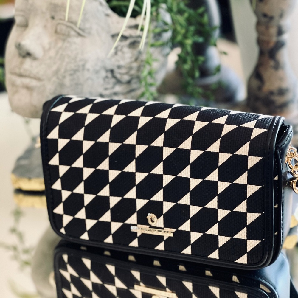Spartina cross body black and white *brand new*
